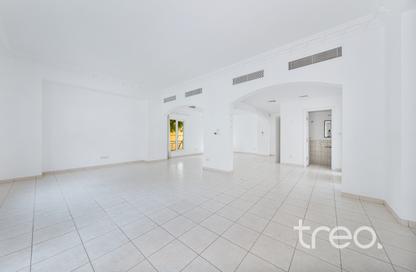 Villa - 3 Bedrooms - 3 Bathrooms for rent in Meadows 1 - Meadows - Dubai
