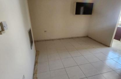 Apartment - Studio - 1 Bathroom for rent in Al Musalla - Sharjah