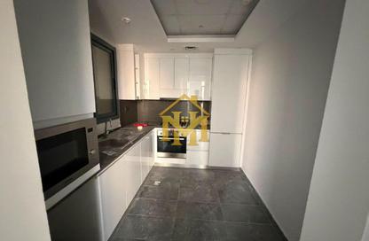 Apartment - 2 Bedrooms - 2 Bathrooms for rent in Kay 1 Building - Queue Point - Liwan - Dubai