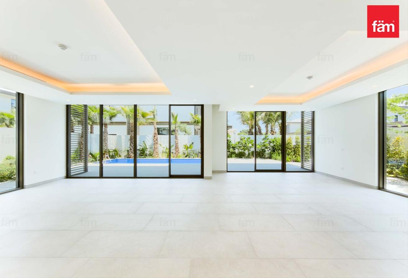 Newly built I 12 cheques I Private Pool I Garden photo 3