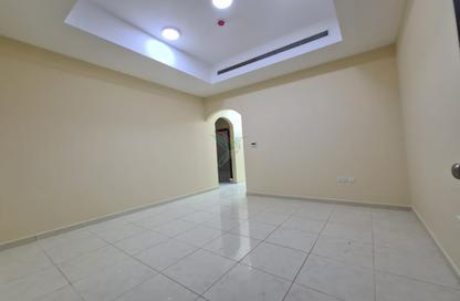 Apartment - 3 Bedrooms - 3 Bathrooms for rent in Al Dafeinah - Asharej - Al Ain