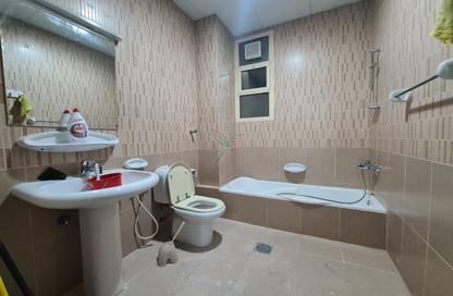 Apartment - 3 Bedrooms - 3 Bathrooms for rent in Al Dafeinah - Asharej - Al Ain