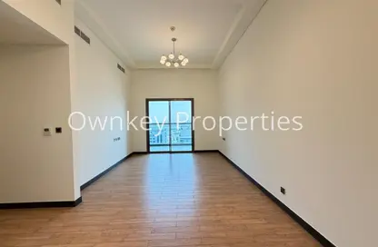 شقة - غرفة نوم - 2 حمامات للايجار في ام سكوير - منخول - بر دبي - دبي