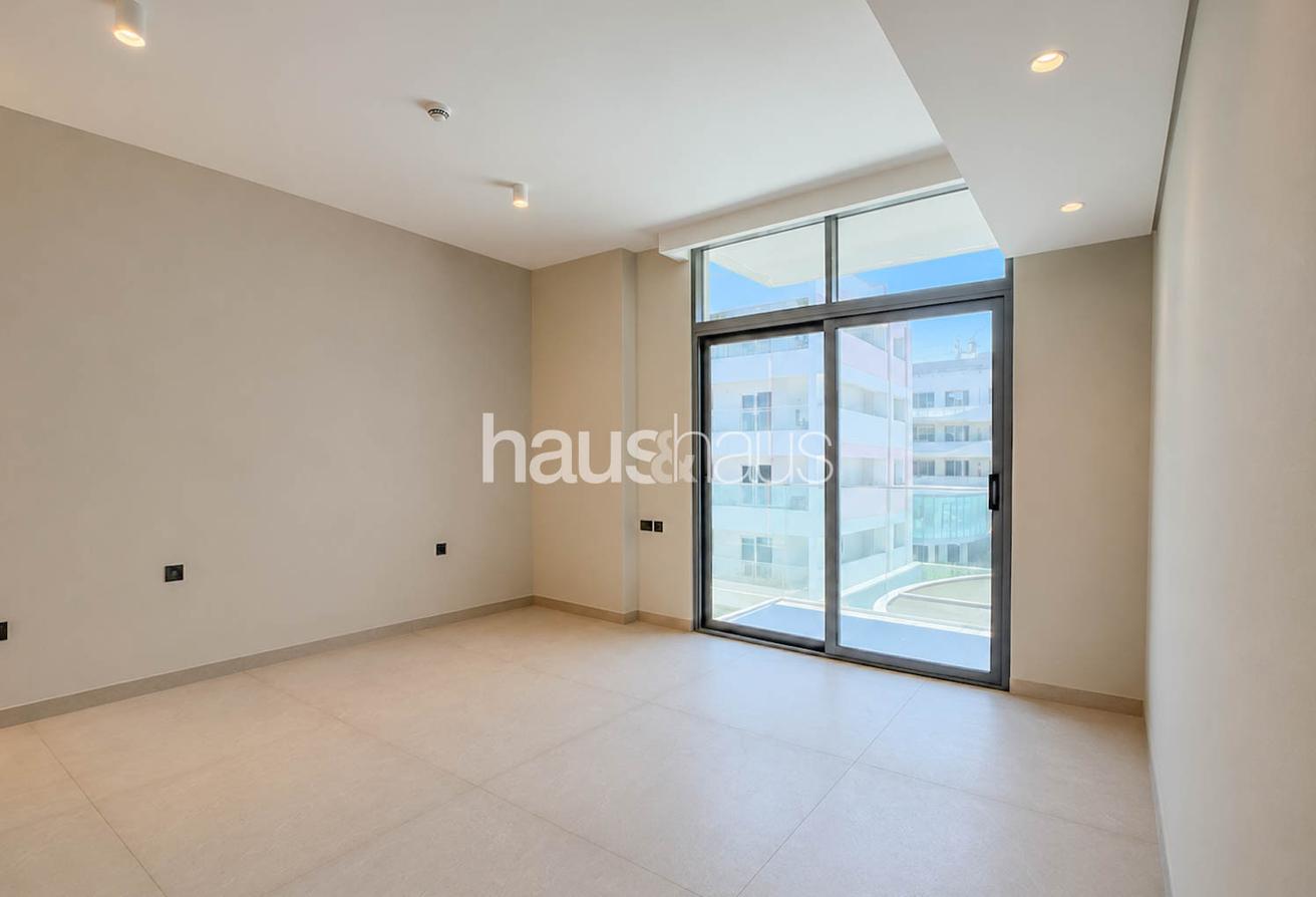Brand New | Huge Size | Modern Finishing photo 9