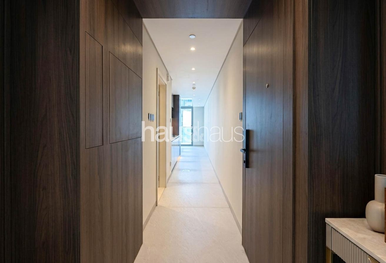 Brand New | Huge Size | Modern Finishing photo 5