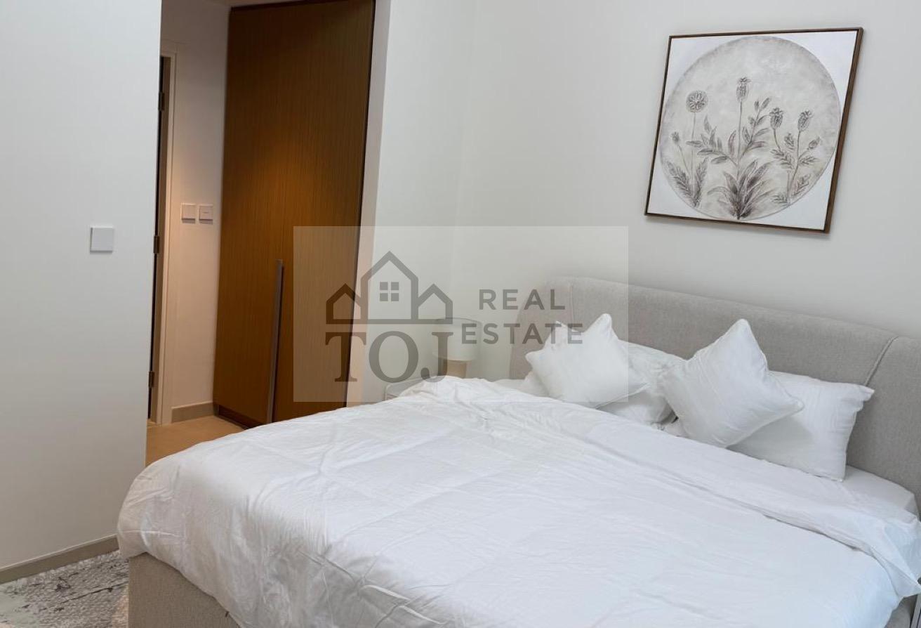 Corner unit | Fully Furnished | Mid floor photo 4