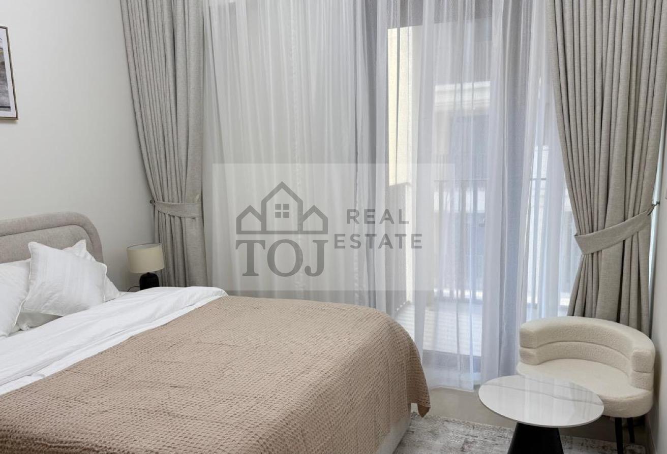 Corner unit | Fully Furnished | Mid floor photo 3