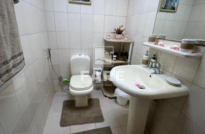 Apartment - 1 Bedroom - 2 Bathrooms for rent in Beach Tower 1 - Al Khan Lagoon - Al Khan - Sharjah