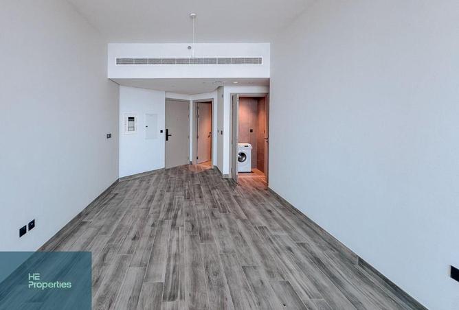 CREEK VIEW| PRIME LOCATION | HIGH FLOOR photo 2