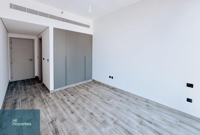CREEK VIEW| PRIME LOCATION | HIGH FLOOR photo 3