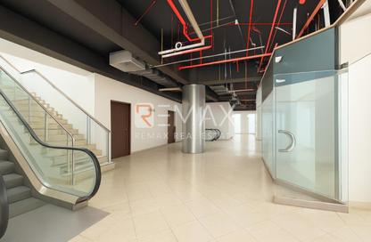 Show Room - Studio - 4 Bathrooms for rent in Hamdan Street - Abu Dhabi