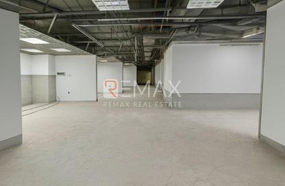 Show Room - Studio - 4 Bathrooms for rent in Hamdan Street - Abu Dhabi