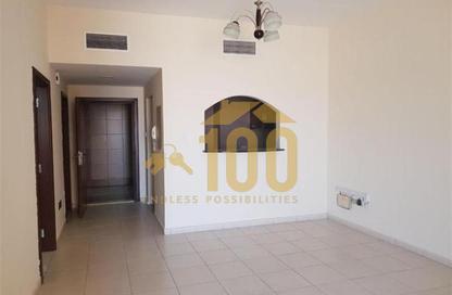 Apartment - 1 - 2 for rent in University View Block B - University View - Dubai Silicon Oasis - Dubai