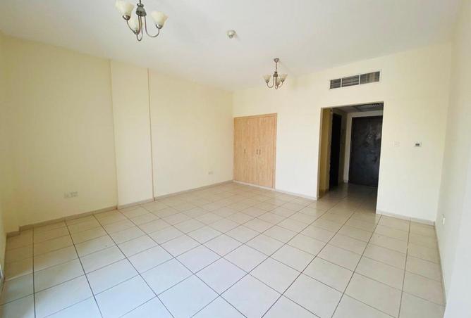 LARGE STUDIO || WITH BALCONY || FAMILY ONLY