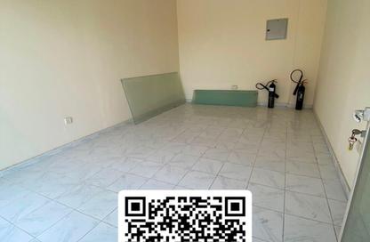 Shop - Studio for rent in Al Qulaya'ah - Al Sharq - Sharjah