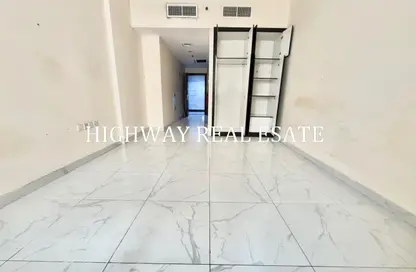 Apartment - 1 Bathroom for rent in Muwaileh 3 Building - Muwaileh - Sharjah
