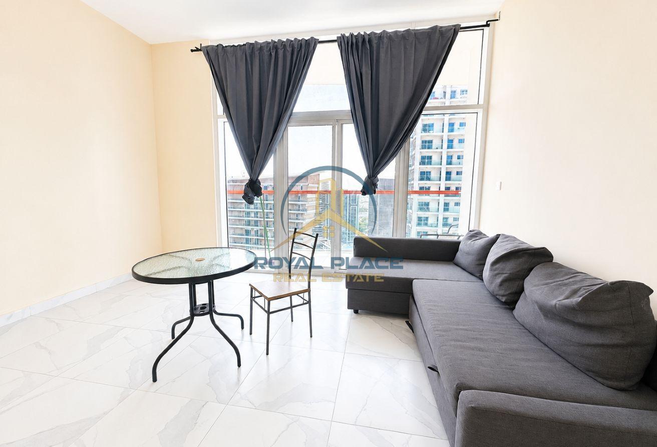 Spacious 1BR Apartment | Burj & Canal View photo 5