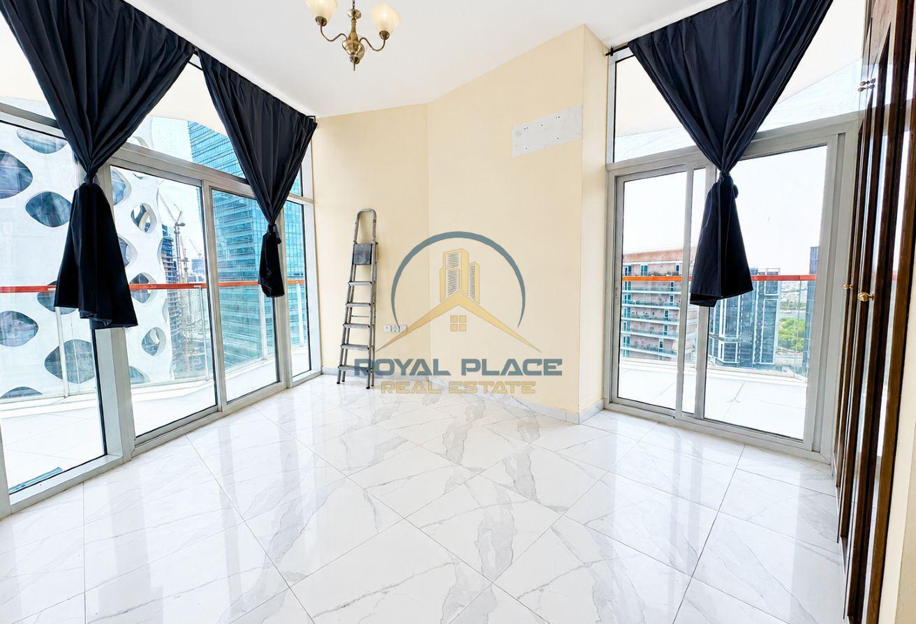 Spacious 1BR Apartment | Burj & Canal View photo 4