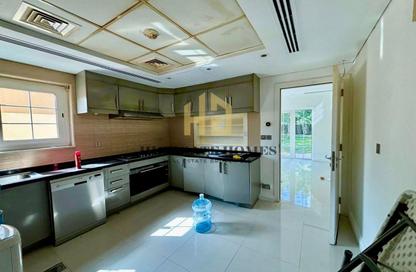 Villa - 5 - 6 for rent in Jumeirah Park - Dubai