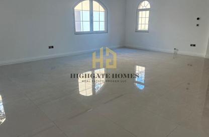 Villa - 5 - 6 for rent in Jumeirah Park - Dubai