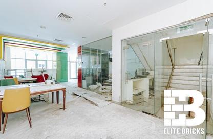 Retail - Studio - 2 Bathrooms for rent in Bay Central 3 - Dubai Marina - Dubai