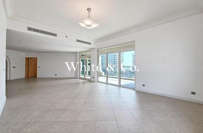 Apartment - 3 Bedrooms - 4 Bathrooms for rent in Al Tamr - Shoreline Apartments - Palm Jumeirah - Dubai