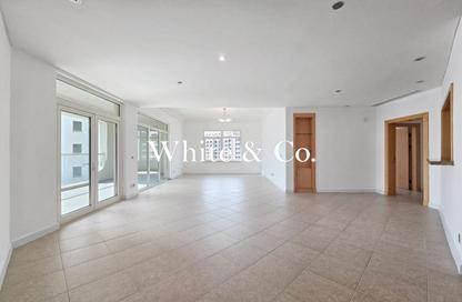 Apartment - 3 Bedrooms - 4 Bathrooms for rent in Al Tamr - Shoreline Apartments - Palm Jumeirah - Dubai