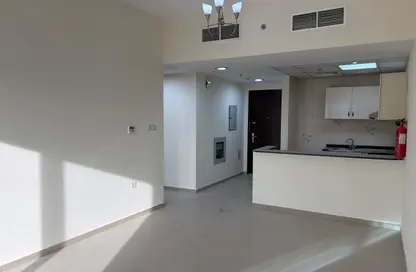 شقة - غرفة نوم - 2 حمامات للايجار في برج يونى استايت الرياضية - مدينة دبي الرياضية - دبي