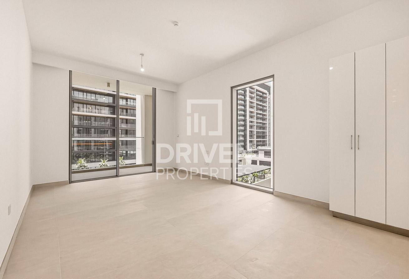 Exclusive | Modern Layout | Spacious Unit photo 2
