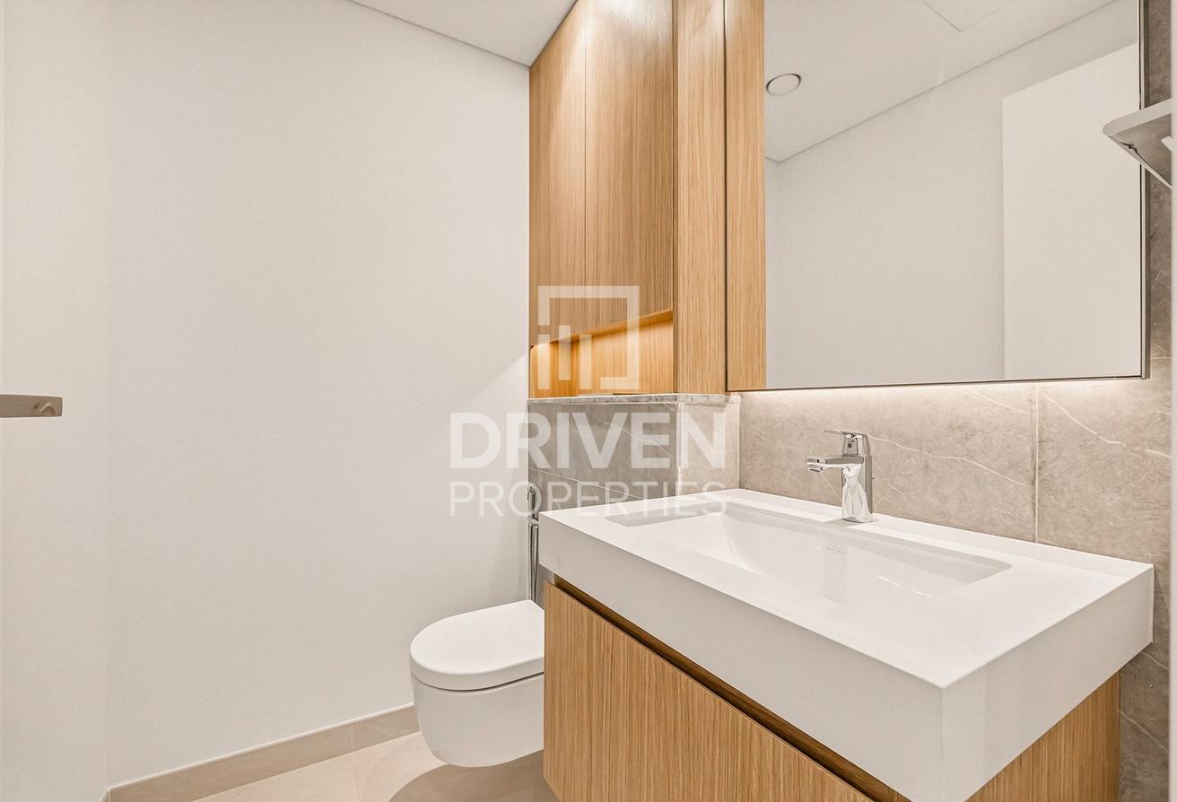 Exclusive | Modern Layout | Spacious Unit photo 11
