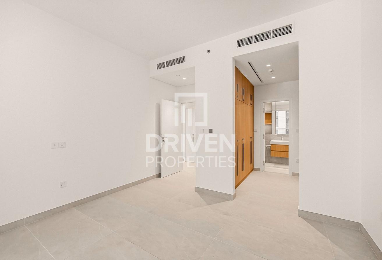 Exclusive | Modern Layout | Spacious Unit photo 10