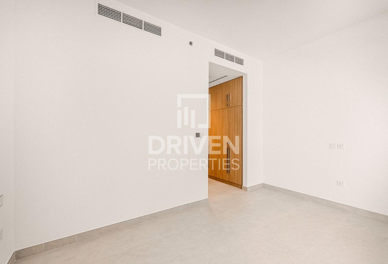 Exclusive | Modern Layout | Spacious Unit photo 8