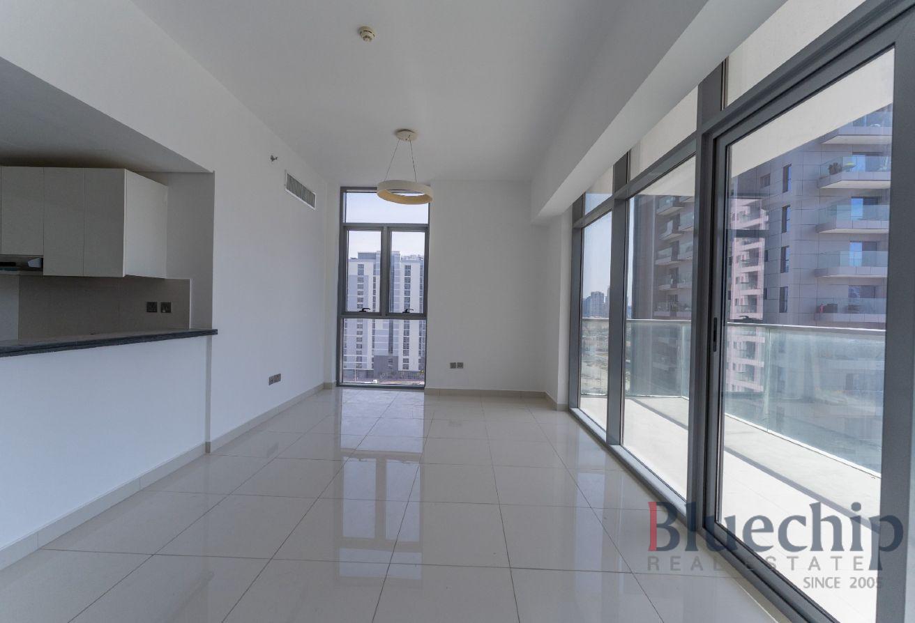 Next to bus stop | Spacious | Well Maintained photo 5