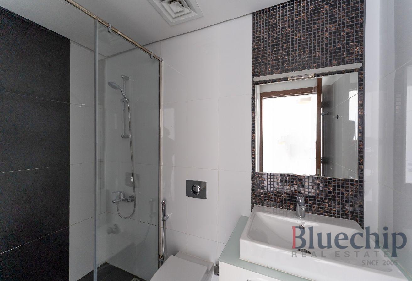 Next to bus stop | Spacious | Well Maintained photo 19