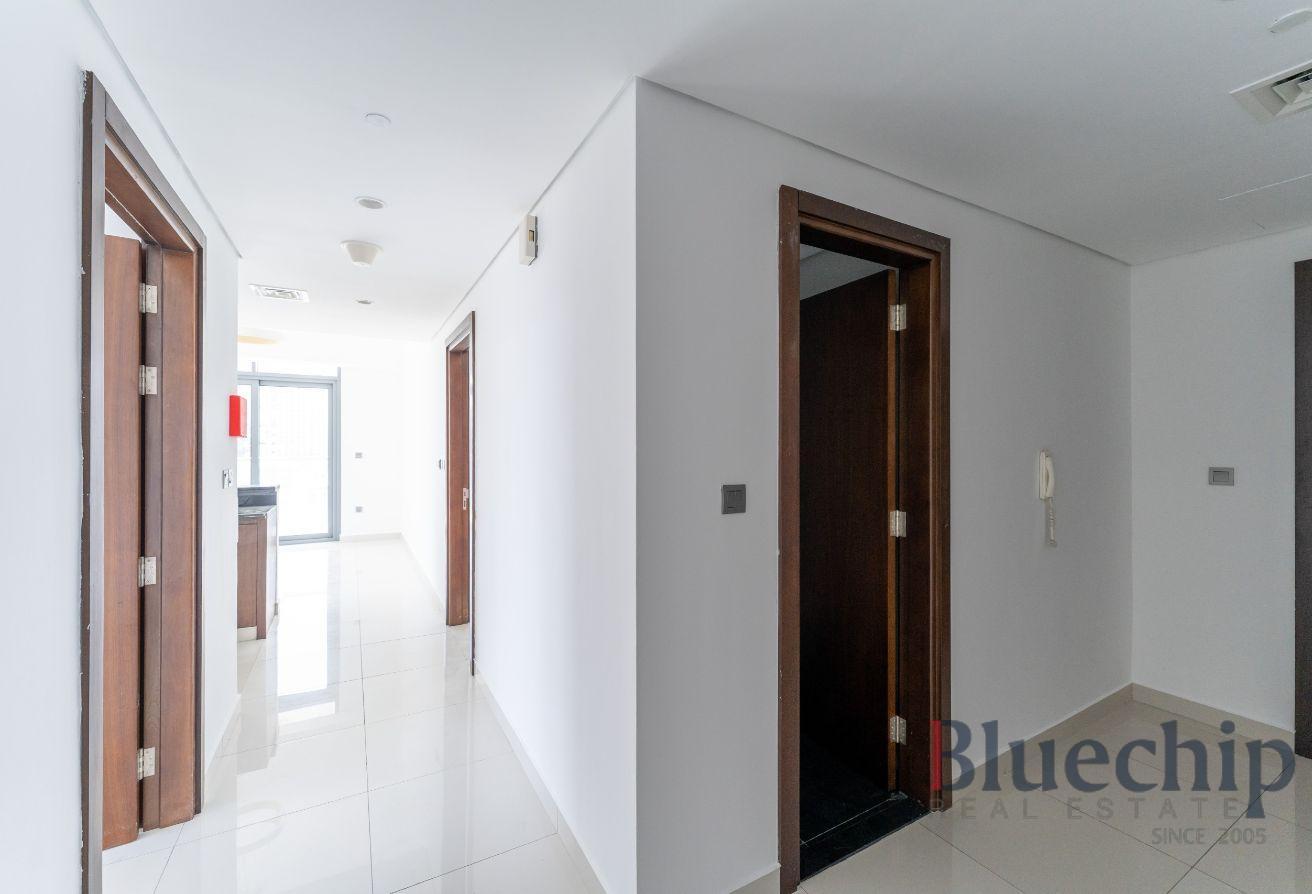 Next to bus stop | Spacious | Well Maintained photo 14