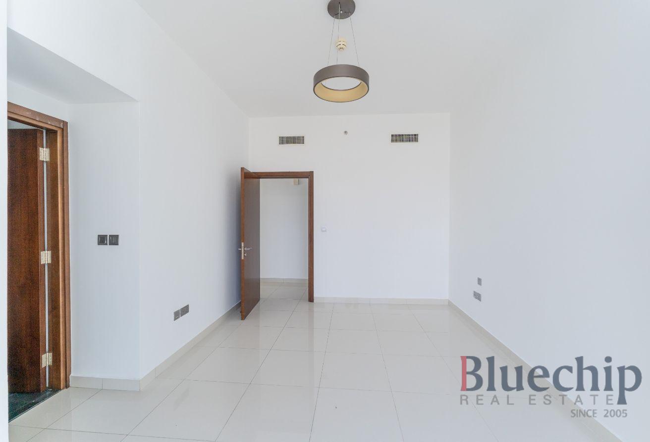 Next to bus stop | Spacious | Well Maintained photo 6