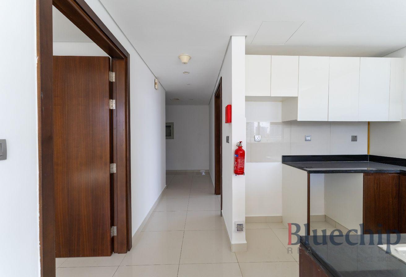 Next to bus stop | Spacious | Well Maintained photo 16