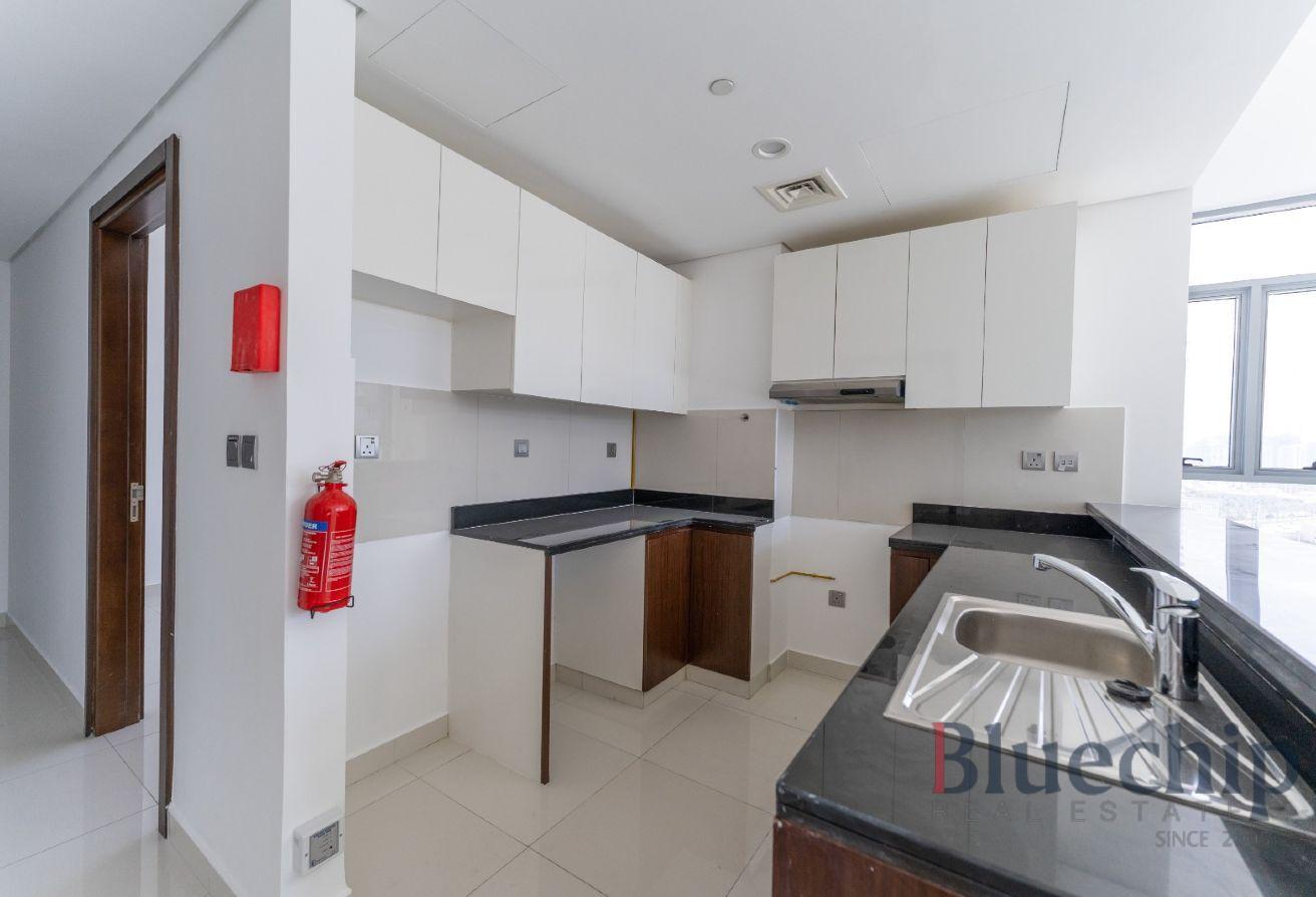 Next to bus stop | Spacious | Well Maintained photo 13
