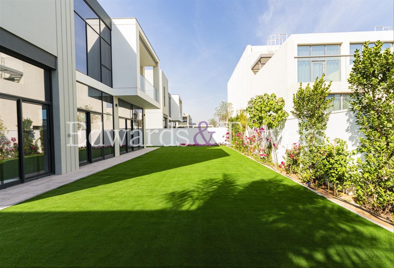 Directly Opposite Pool|Type B|Landscaped|Vacant photo 8