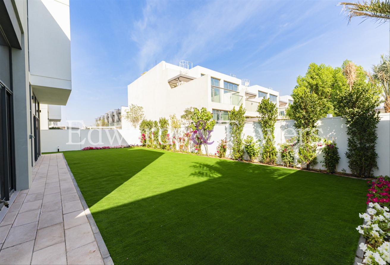 Directly Opposite Pool|Type B|Landscaped|Vacant photo 9
