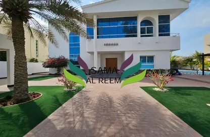 Villa - 5 Bedrooms - 5 Bathrooms for rent in Umm Suqeim 2 Villas - Umm Suqeim 2 - Umm Suqeim - Dubai