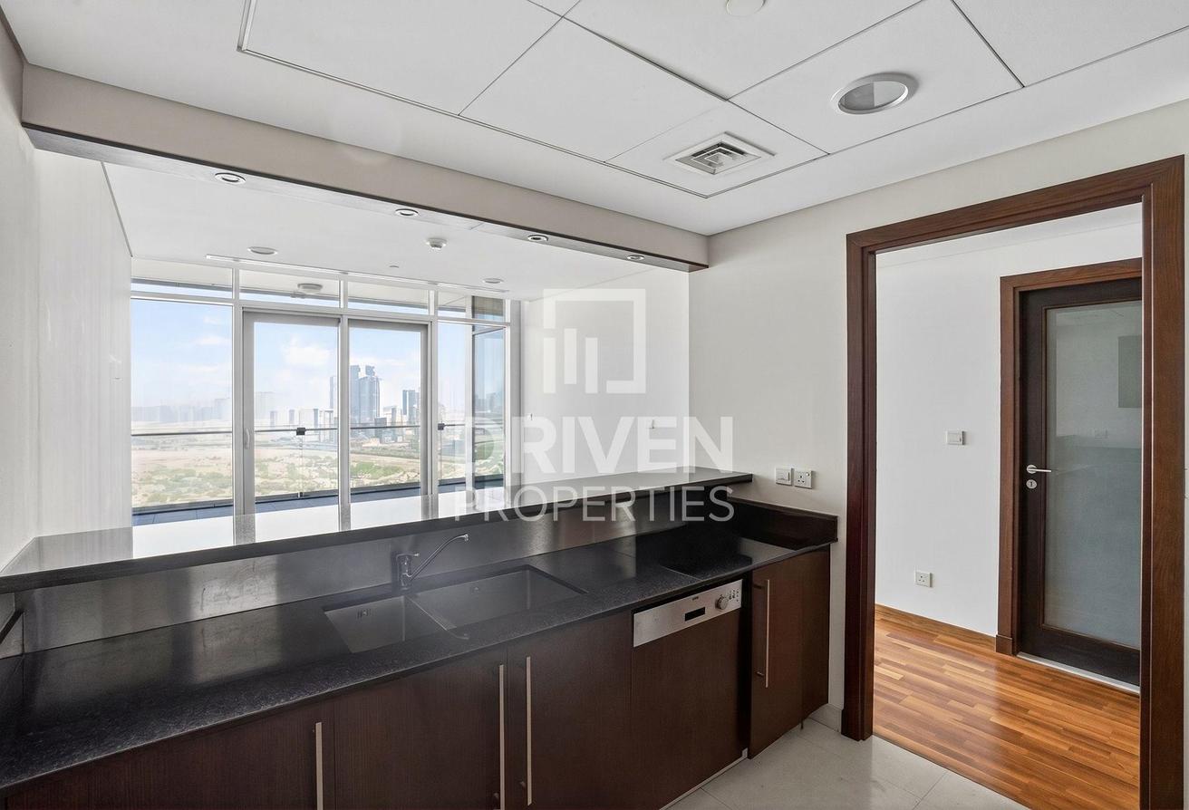 Stunning Sea View | Great Location | Vacant photo 8
