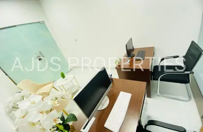 مكتب - غرفة نوم - 1 حمام للايجار في ريد اڤينيو - منطقة القرهود - دبي