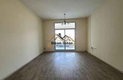 Apartment - 1 - 2 for rent in University View Block B - University View - Dubai Silicon Oasis - Dubai