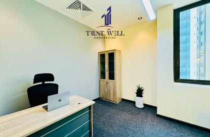 Business Centre - Studio - 4 Bathrooms for rent in Dar Al Salam Building - Corniche Road - Abu Dhabi