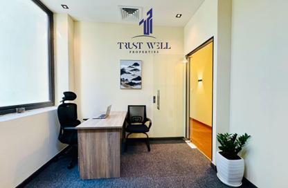 Business Centre - Studio - 4 Bathrooms for rent in Dar Al Salam Building - Corniche Road - Abu Dhabi