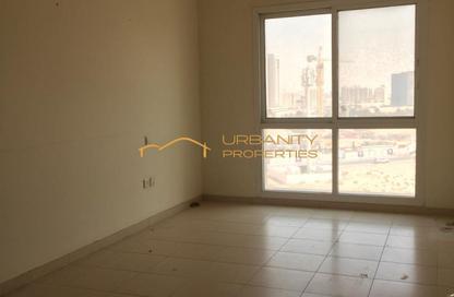 Apartment - 1 Bedroom - 1 Bathroom for rent in Mazaya 12 - Queue Point - Liwan - Dubai