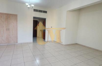 Apartment - Studio - 1 Bathroom for rent in Building IC1-EMR-26 - Emirates Cluster - International City - Dubai
