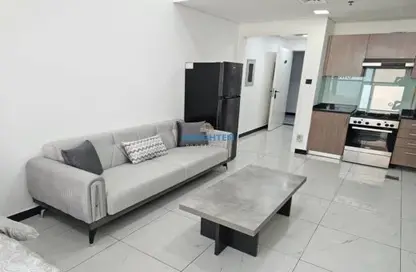 شقة - 1 حمام للايجار في كريستال مساكن - منطقة 11 - قرية جميرا الدائرية - دبي