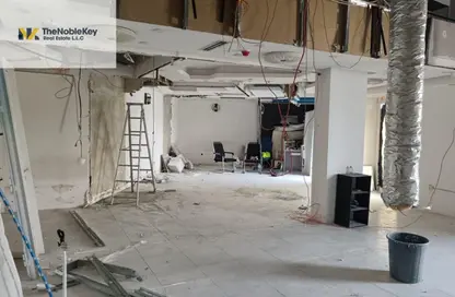 محل - استوديو - 1 حمام للايجار في K04 - طراز يوناني - المدينة العالمية - دبي